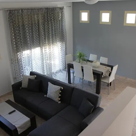 Ξενοδοχείο με διαμερίσματα Platoni Elite 4*